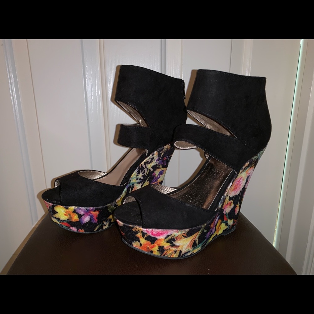 Floral Wedge Heels with Zipper Back